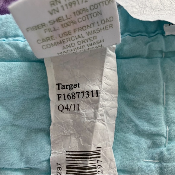 ❣️SOLD❣️Twin Patterned Quilt - Picture 8 of 11